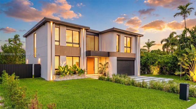 5854 SW 30th St, Miami, FL 33155