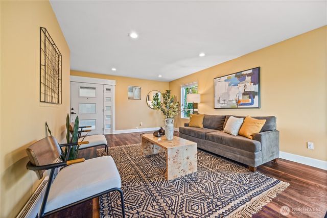 21216 Des Moines Memorial Dr S, Des Moines, WA 98198