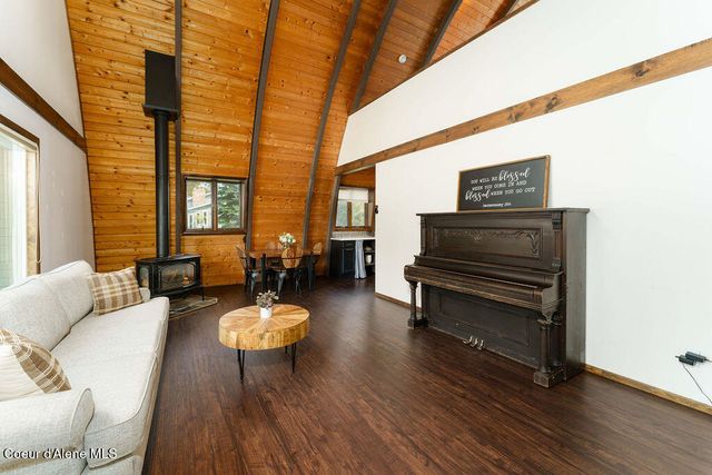 9716 N Baack RD, Hayden, ID 83835
