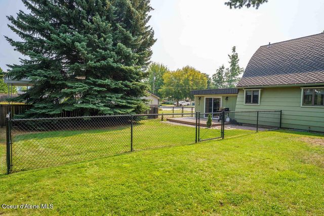 9716 N Baack RD, Hayden, ID 83835