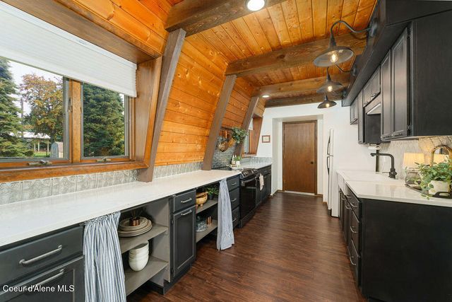 9716 N Baack RD, Hayden, ID 83835