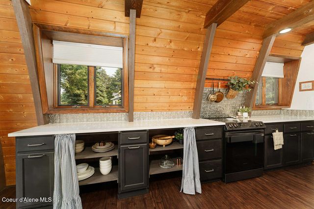 9716 N Baack RD, Hayden, ID 83835