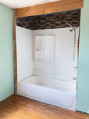 1018 E 8th Street, Veedersburg, IN 47987