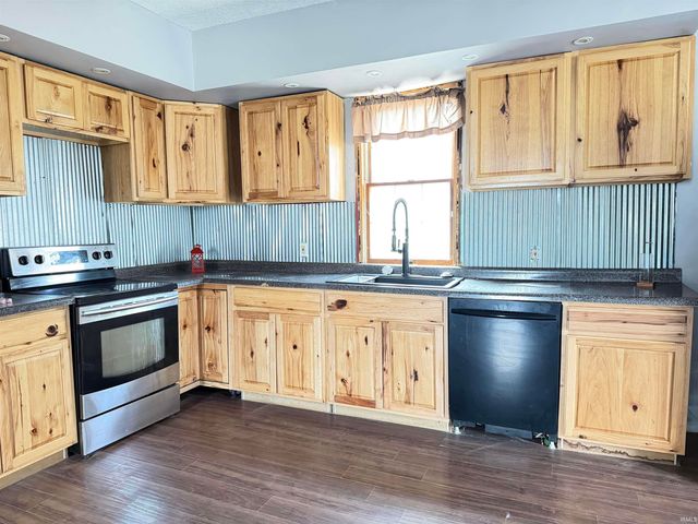 1018 E 8th Street, Veedersburg, IN 47987