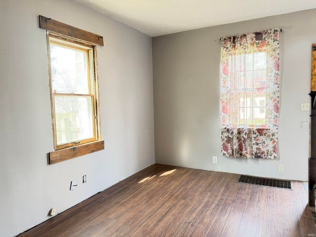 1018 E 8th Street, Veedersburg, IN 47987