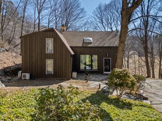 200 Chestnut Ridge (A) Road, Bedford Corners, NY 10549