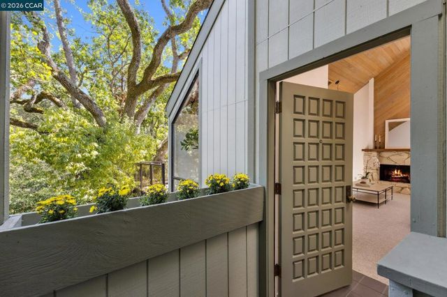 39 Saint Stephens Dr, Orinda, CA 94563