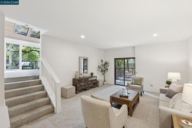 39 Saint Stephens Dr, Orinda, CA 94563