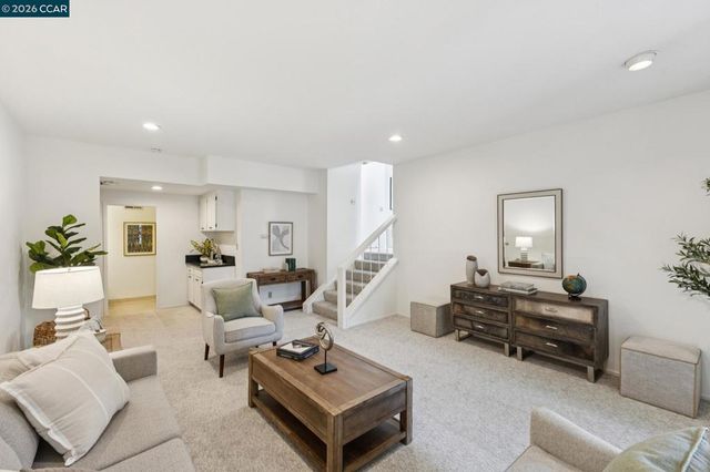 39 Saint Stephens Dr, Orinda, CA 94563