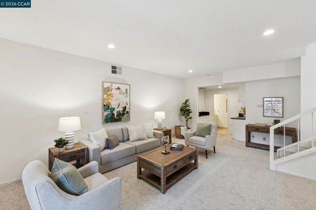 39 Saint Stephens Dr, Orinda, CA 94563