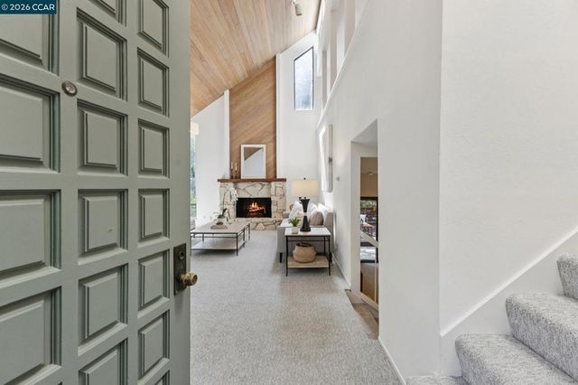39 Saint Stephens Dr, Orinda, CA 94563