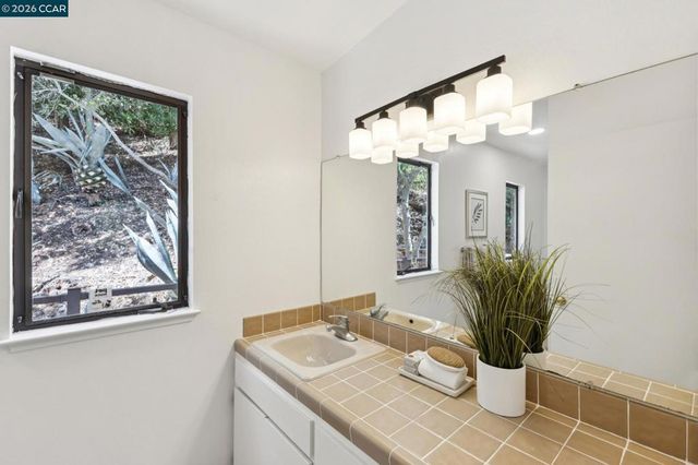 39 Saint Stephens Dr, Orinda, CA 94563