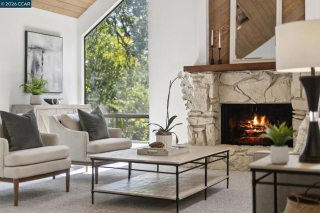 39 Saint Stephens Dr, Orinda, CA 94563