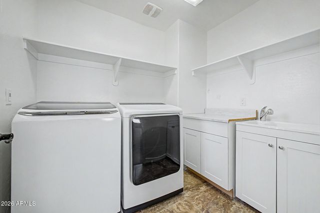 2061 E FLINTLOCK Drive, Gilbert, AZ 85298