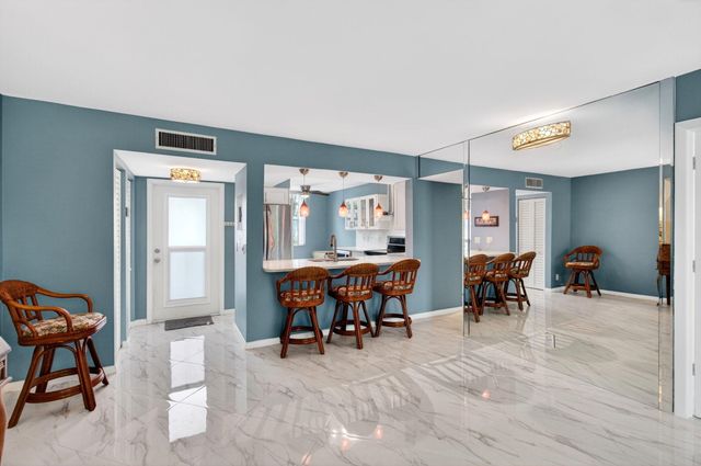 18 Willowbrook Lane 103, Delray Beach, FL 33446