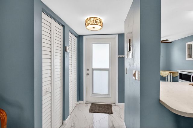 18 Willowbrook Lane 103, Delray Beach, FL 33446