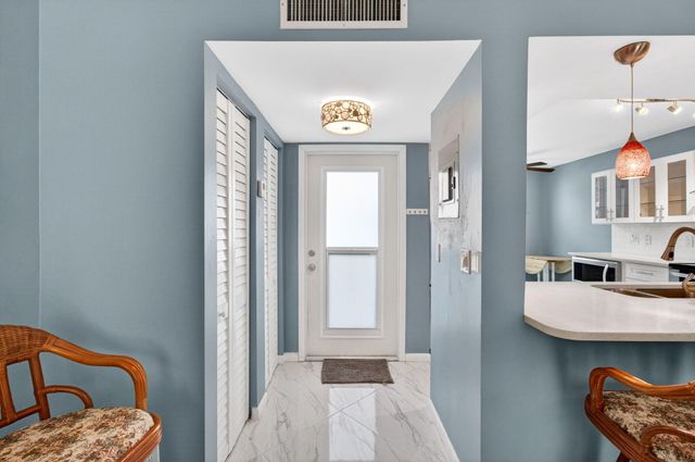 18 Willowbrook Lane 103, Delray Beach, FL 33446