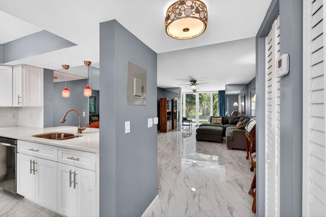 18 Willowbrook Lane 103, Delray Beach, FL 33446