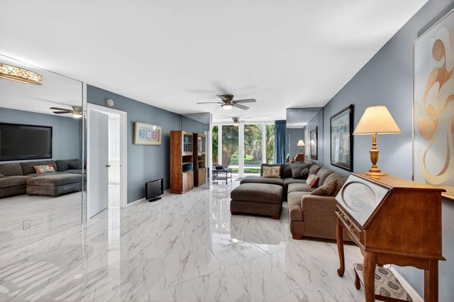 18 Willowbrook Lane 103, Delray Beach, FL 33446