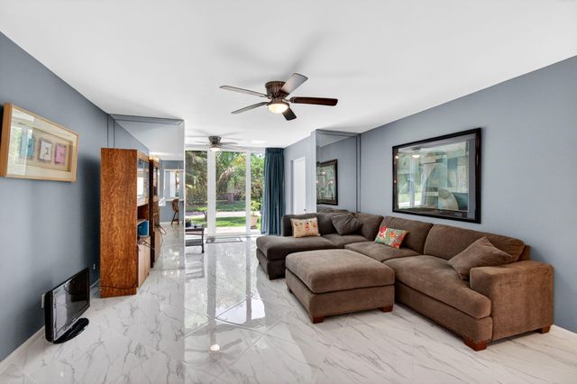 18 Willowbrook Lane 103, Delray Beach, FL 33446