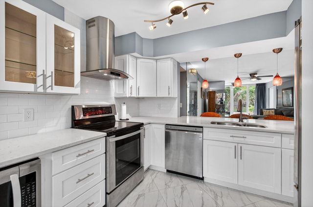 18 Willowbrook Lane 103, Delray Beach, FL 33446