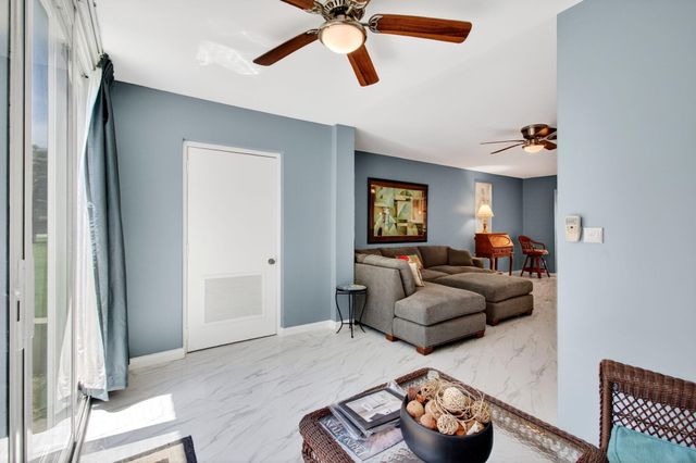 18 Willowbrook Lane 103, Delray Beach, FL 33446