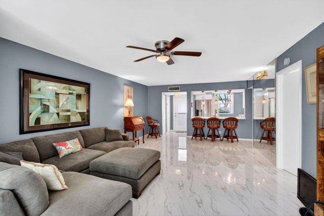 18 Willowbrook Lane 103, Delray Beach, FL 33446