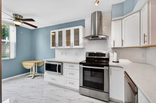 18 Willowbrook Lane 103, Delray Beach, FL 33446