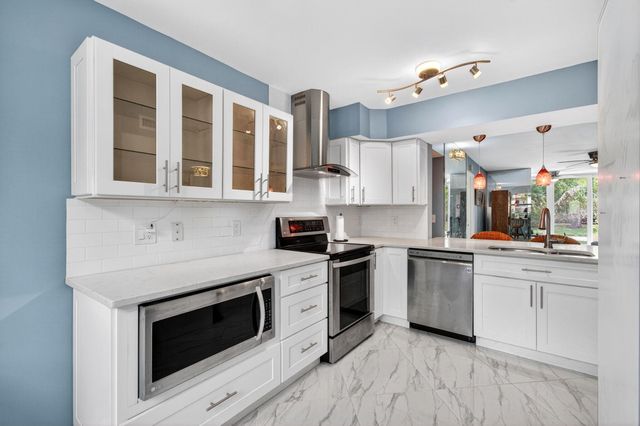 18 Willowbrook Lane 103, Delray Beach, FL 33446