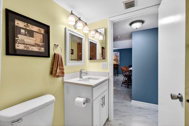 18 Willowbrook Lane 103, Delray Beach, FL 33446