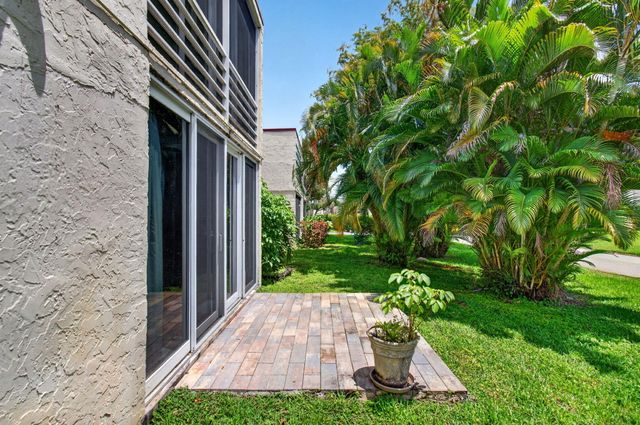 18 Willowbrook Lane 103, Delray Beach, FL 33446