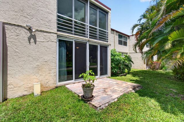 18 Willowbrook Lane 103, Delray Beach, FL 33446