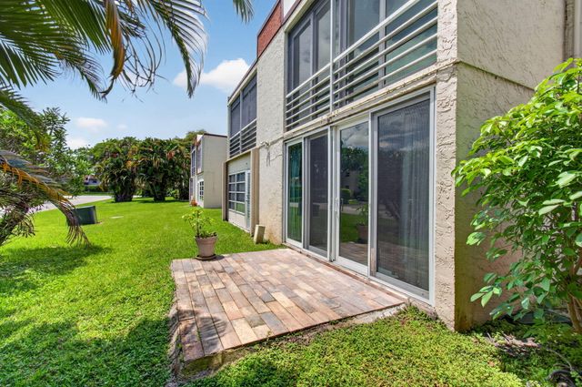 18 Willowbrook Lane 103, Delray Beach, FL 33446