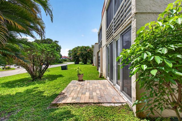 18 Willowbrook Lane 103, Delray Beach, FL 33446