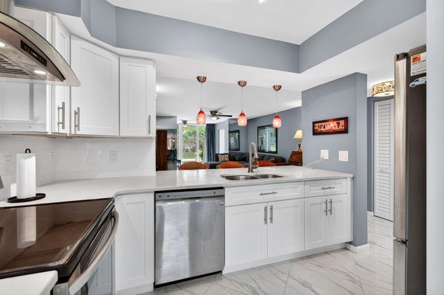 18 Willowbrook Lane 103, Delray Beach, FL 33446