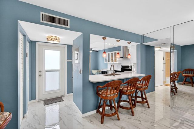 18 Willowbrook Lane 103, Delray Beach, FL 33446