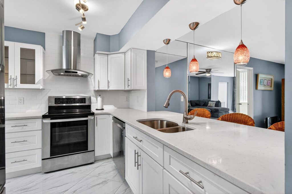 18 Willowbrook Lane 103, Delray Beach, FL 33446