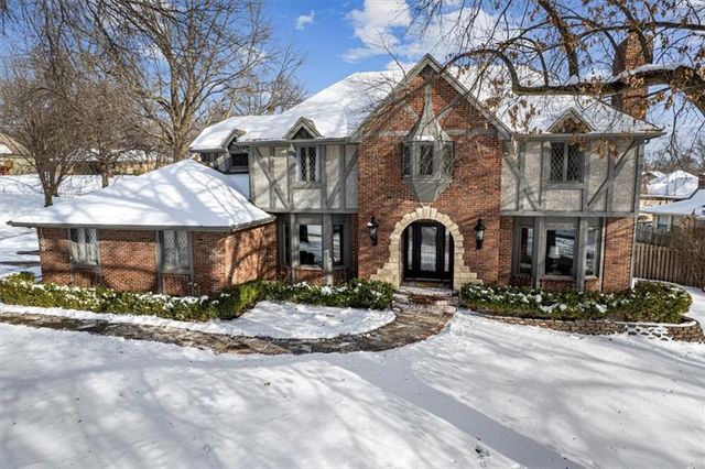 1308 NE Sunny Creek Lane, Blue Springs, MO 64014