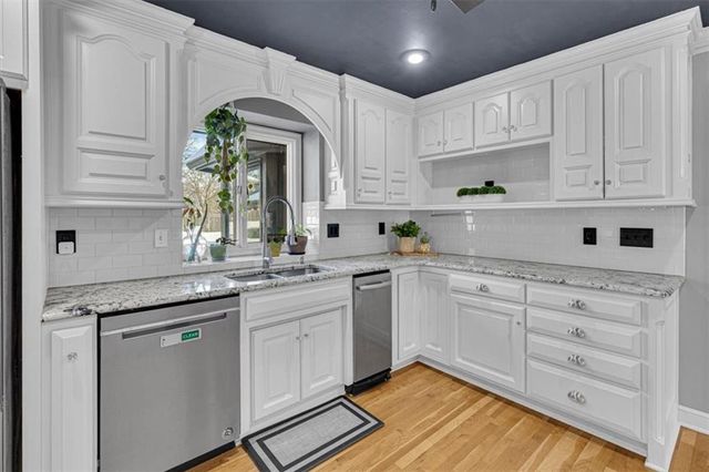 1308 NE Sunny Creek Lane, Blue Springs, MO 64014