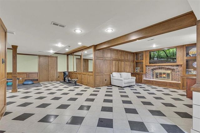 1308 NE Sunny Creek Lane, Blue Springs, MO 64014