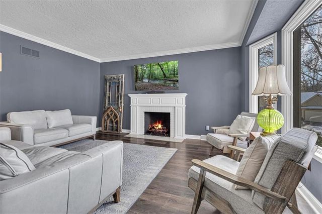 1308 NE Sunny Creek Lane, Blue Springs, MO 64014