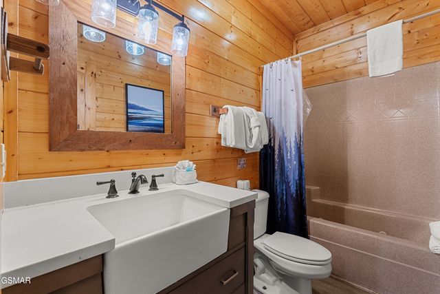 315 Caney Creek Road, Pigeon Forge, TN 37863