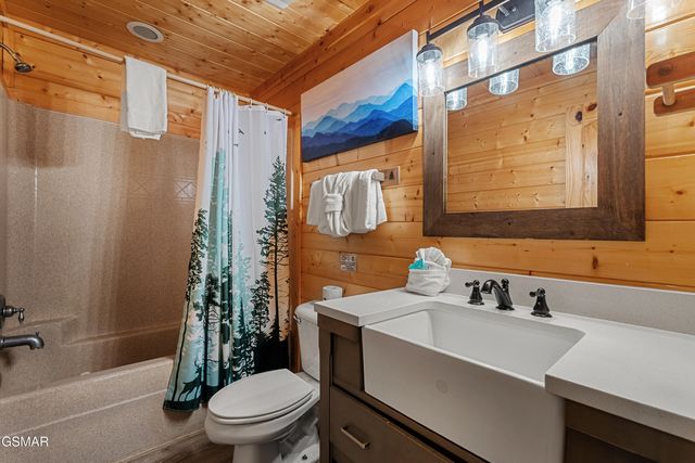 315 Caney Creek Road, Pigeon Forge, TN 37863