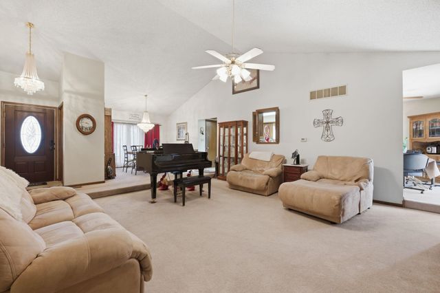 519 S Partridge Ln, Derby, KS 67037