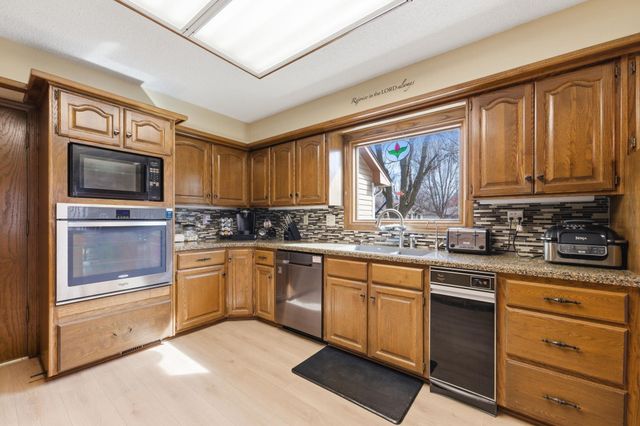 519 S Partridge Ln, Derby, KS 67037