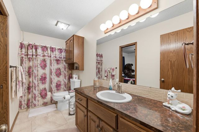 519 S Partridge Ln, Derby, KS 67037