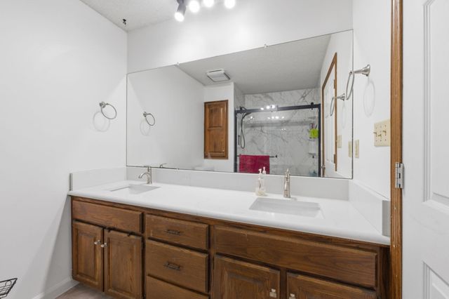 519 S Partridge Ln, Derby, KS 67037