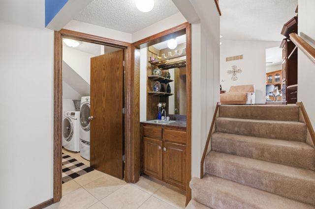 519 S Partridge Ln, Derby, KS 67037