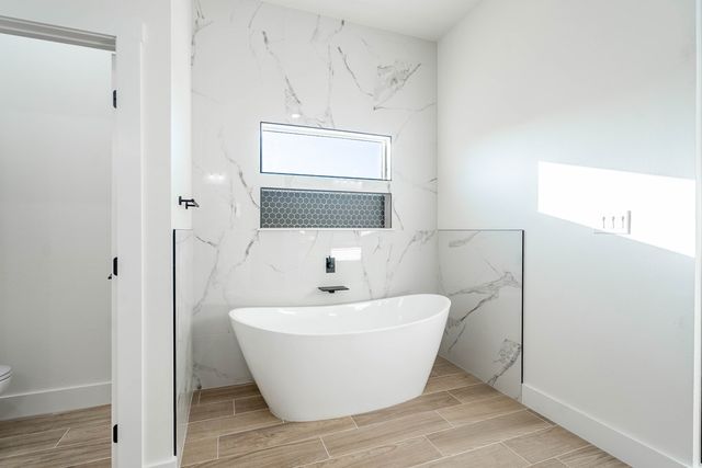 5617 E County Rd 94, Midland, TX 79706