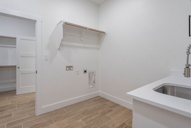 5617 E County Rd 94, Midland, TX 79706